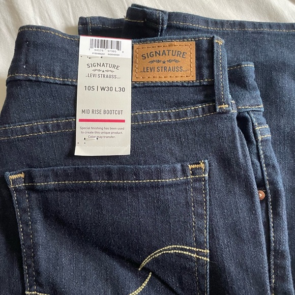 Signature by Levi Strauss & Co. Gold Label Women's Shaping Bootcut Jeans - Picture 2 of 5